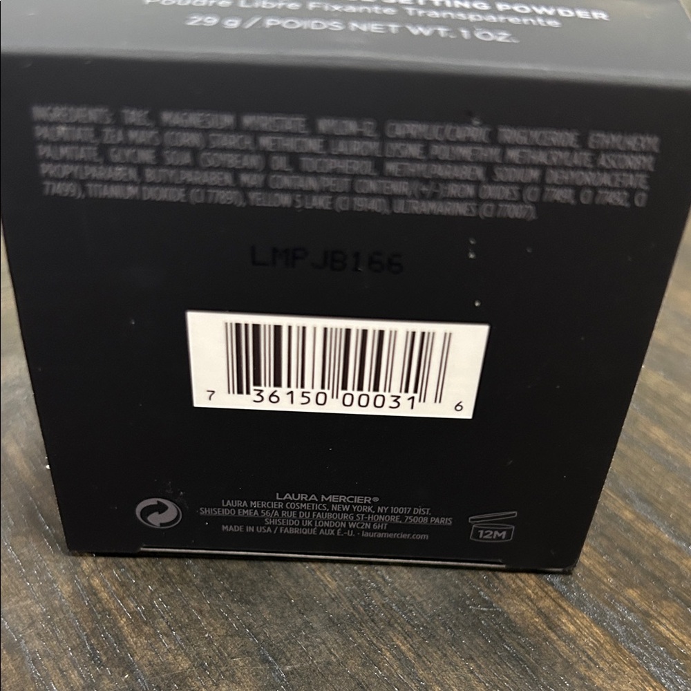 Laura Mercier Translucent Setting Powder Box - Picture 4 of 4
